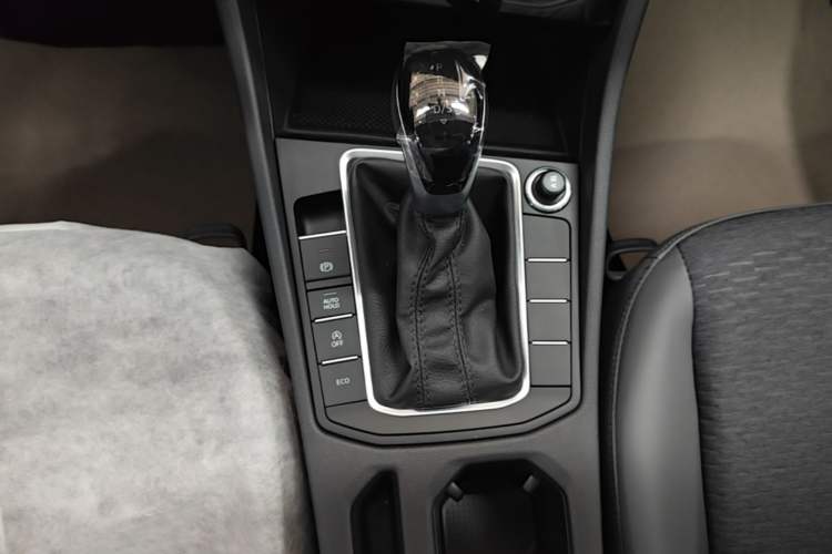 Used Volkswagen Sagitar 2025 Facelift 200TSI DSG Flyover Edition Gear Lever