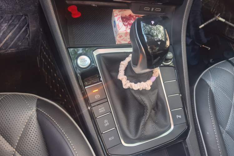 Used Volkswagen Sagitar 2025 Revised Version Three 300TSI DSG Excellence Edition Gear Lever