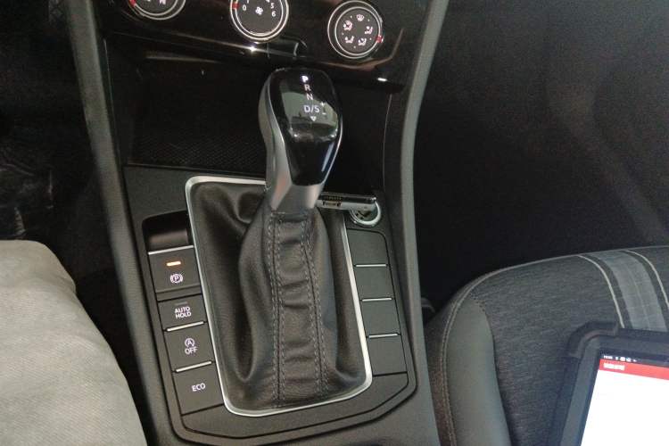 Used Volkswagen Sagitar 2025 Facelift 200TSI DSG Flyover Edition Gear Lever