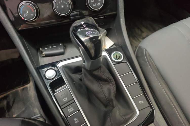 Used Volkswagen Sagitar 2025 Revised Version 2 300TSI DSG Excellence Edition Gear Lever