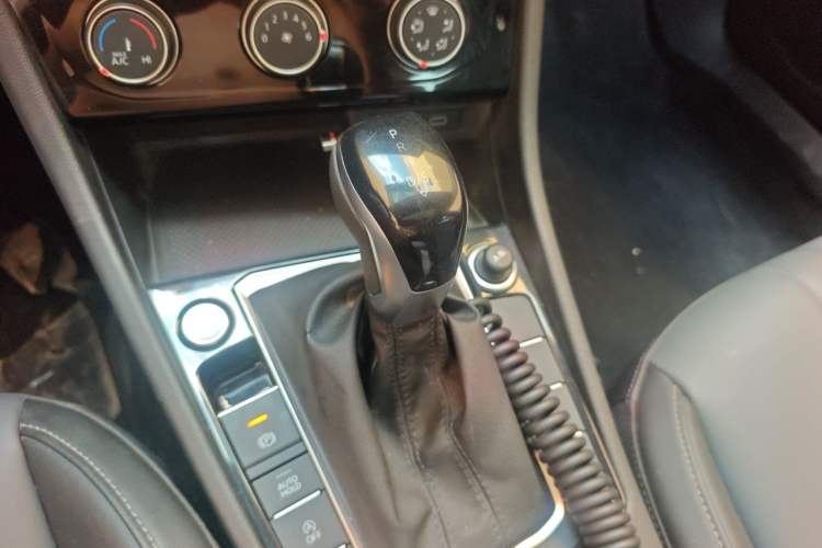 Used Volkswagen Sagitar 2025 Revised Version Three 300TSI DSG Excellence Edition Gear Lever