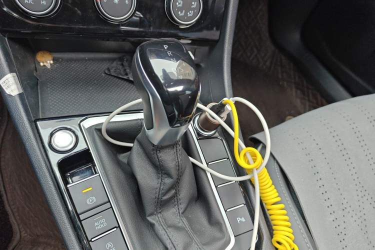 Used Volkswagen Sagitar 2025 Revised 300TSI DSG Excellence Edition Gear Lever