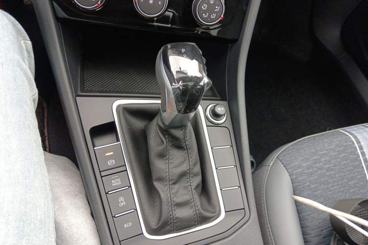 Used Volkswagen Sagitar 2025 Facelift 200TSI DSG Flyover Edition Gear Lever