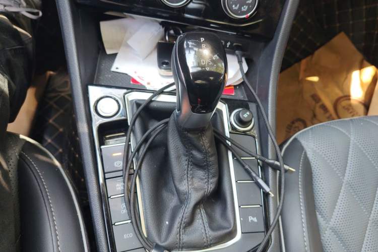 Used Volkswagen Sagitar 2025 Revised Version 2 300TSI DSG Excellence Edition Gear Lever