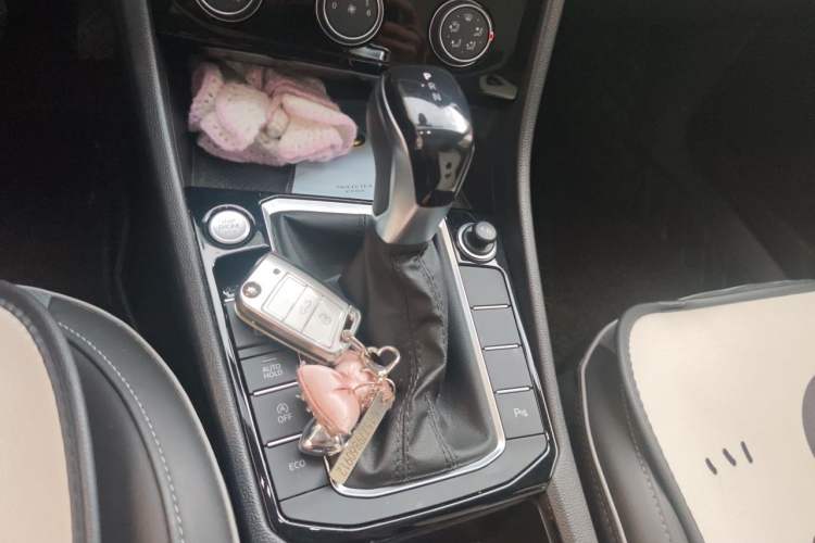 Used Volkswagen Sagitar 2025 Revised Version 2 300TSI DSG Excellence Edition Gear Lever