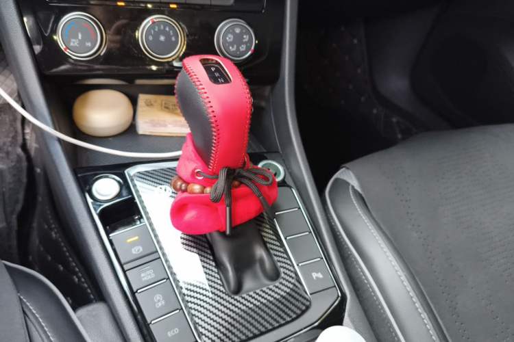 Used Volkswagen Sagitar 2025 300TSI DSG Excellence Edition Gear Lever