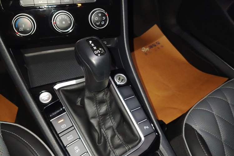 Used Volkswagen Sagitar 2025 Revised Version 2 300TSI DSG Excellence Edition Gear Lever