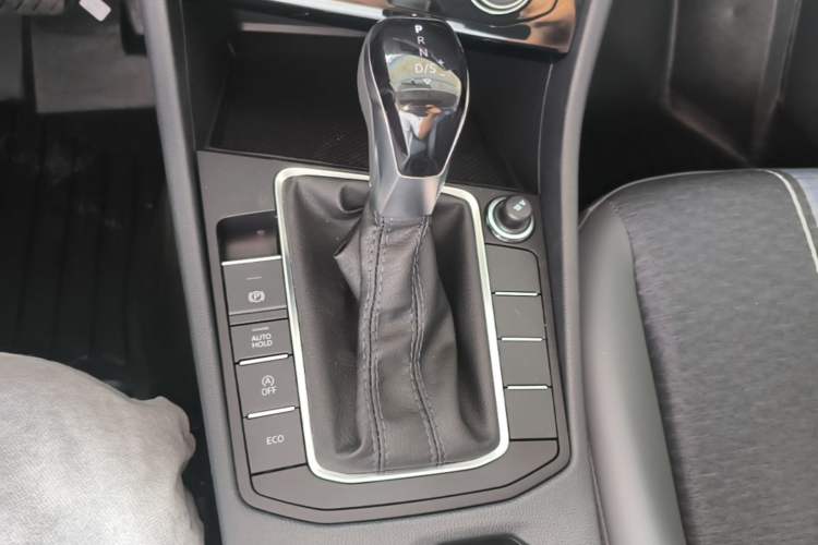 Used Volkswagen Sagitar 2025 Facelift 200TSI DSG Flyover Edition Gear Lever
