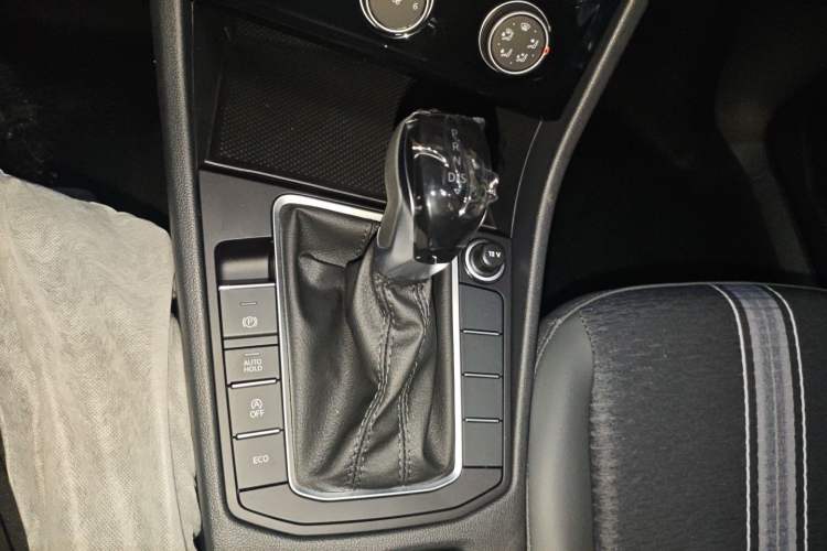 Used Volkswagen Sagitar 2025 Facelift 200TSI DSG Flyover Edition Gear Lever