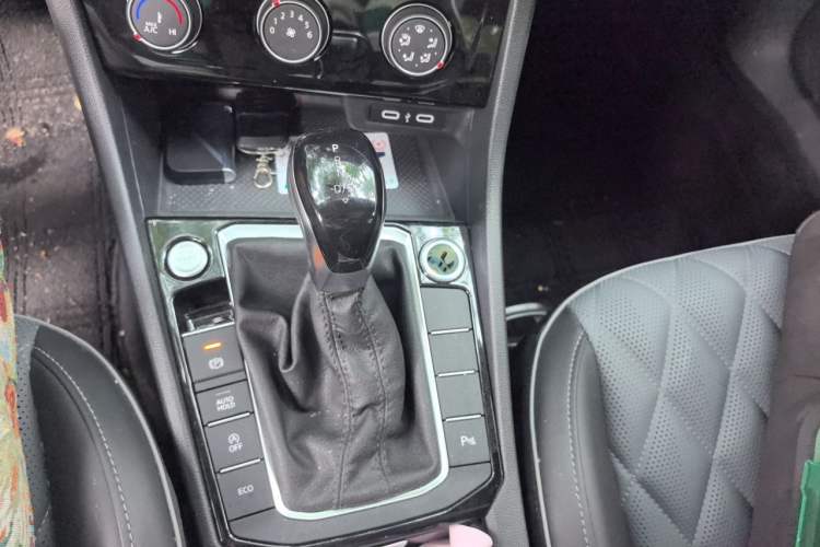Used Volkswagen Sagitar 2025 Revised Version Three 300TSI DSG Excellence Edition Gear Lever