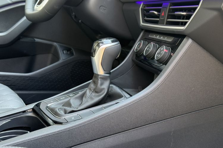 Used Volkswagen Sagitar 2025 300TSI DSG Excellence Edition Gear Lever