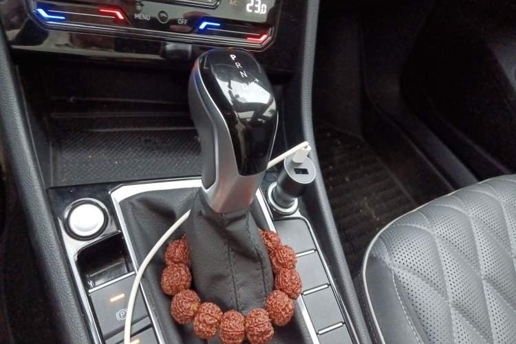 Used Volkswagen Sagitar 2025 Facelifted 300TSI DSG Excellence Edition Gear Lever