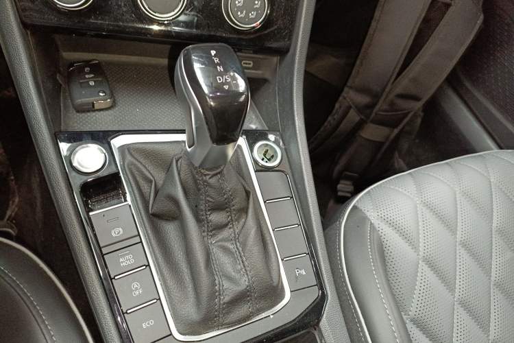 Used Volkswagen Sagitar 2025 Revised Version Three 300TSI DSG Excellence Edition Gear Lever