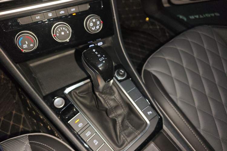Used Volkswagen Sagitar 2025 Revised Version Three 300TSI DSG Excellence Edition Gear Lever