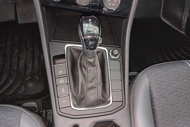 Used Volkswagen Sagitar 2025 Facelift 200TSI DSG Flyover Edition Gear Lever