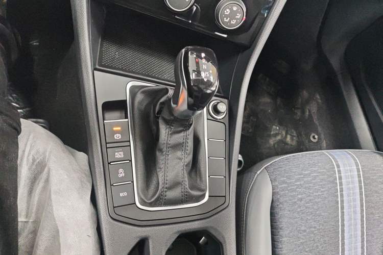 Used Volkswagen Sagitar 2025 Facelift 200TSI DSG Flyover Edition Gear Lever