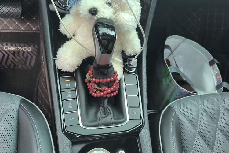 Used Volkswagen Sagitar 2025 Revised 300TSI DSG Excellence Edition Gear Lever