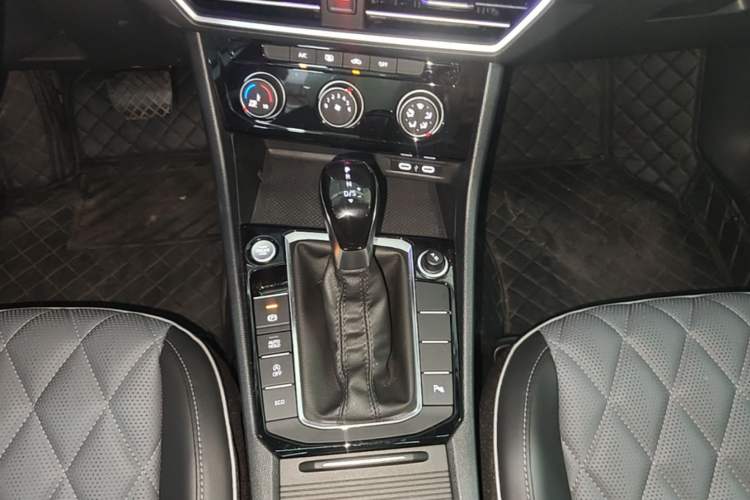 Used Volkswagen Sagitar 2025 Revised Version 2 300TSI DSG Excellence Edition Gear Lever
