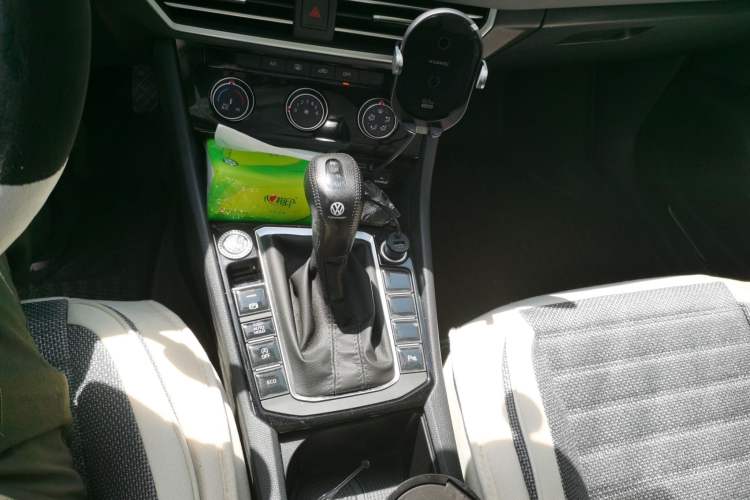 Used Volkswagen Sagitar 2025 Revised Version 2 300TSI DSG Excellence Edition Gear Lever