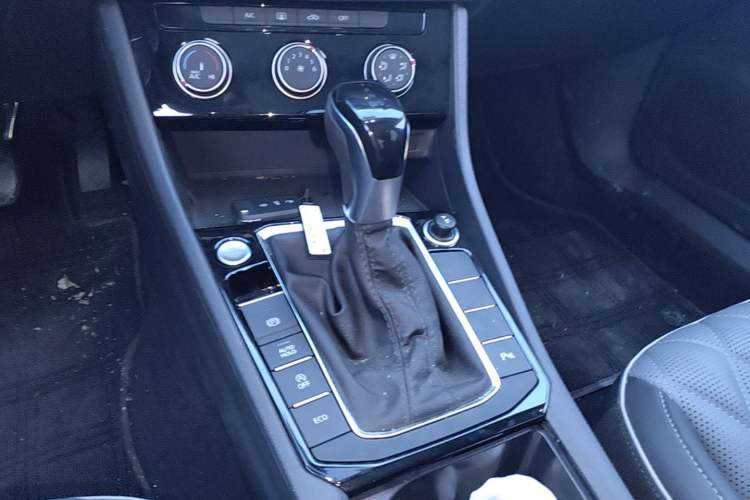 Used Volkswagen Sagitar 2025 Revised Version Three 300TSI DSG Excellence Edition Gear Lever