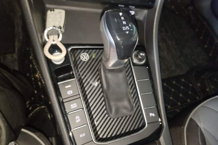 Used Volkswagen Sagitar 2025 Revised Version 2 300TSI DSG Excellence Edition Gear Lever