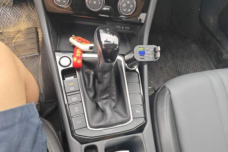 Used Volkswagen Sagitar 2025 300TSI DSG Excellence Edition Gear Lever