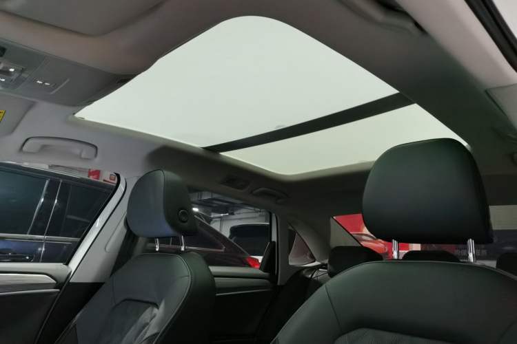 Used Volkswagen Sagitar 2025 Revised Version Three 300TSI DSG Excellence Edition Headliner
