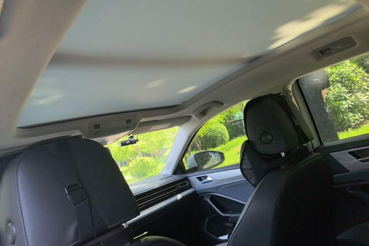 Used Volkswagen Sagitar 2025 Revised Version Three 300TSI DSG Excellence Edition Headliner