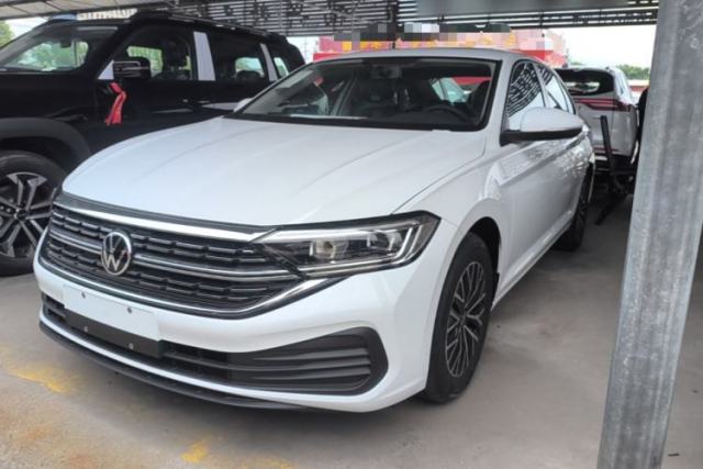 Ojetý Volkswagen Sagitar 2025 Facelift 200TSI DSG Flyover Edition