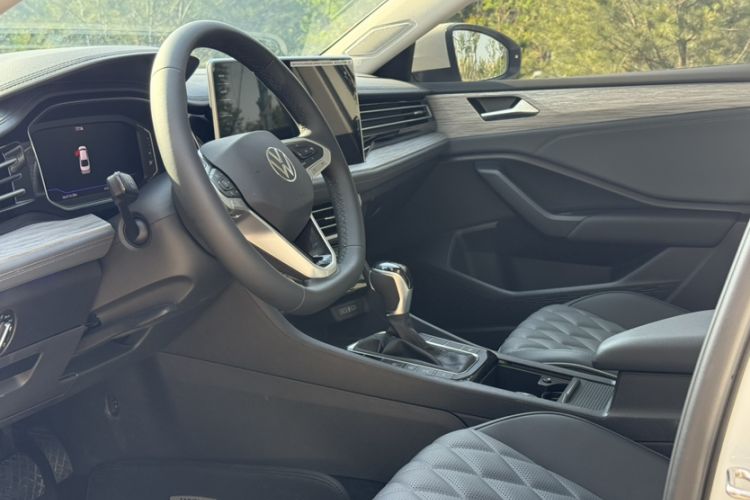 Used Volkswagen Sagitar 2025 Revised Version Three 300TSI DSG Excellence Edition Interior 1