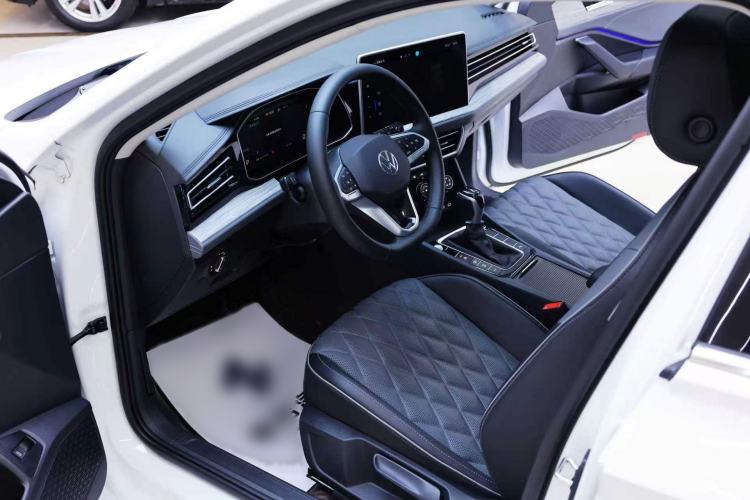 Used Volkswagen Sagitar 2025 Revised 300TSI DSG Excellence Edition Interior 1