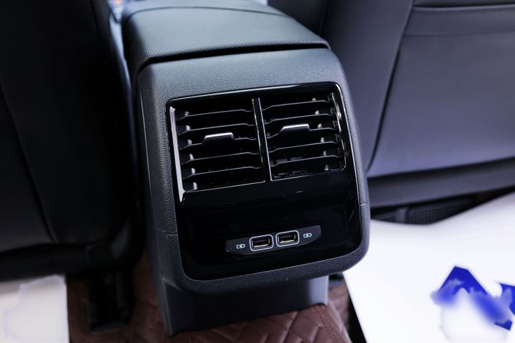 Used Volkswagen Sagitar 2025 Revised 300TSI DSG Excellence Edition Interior 12