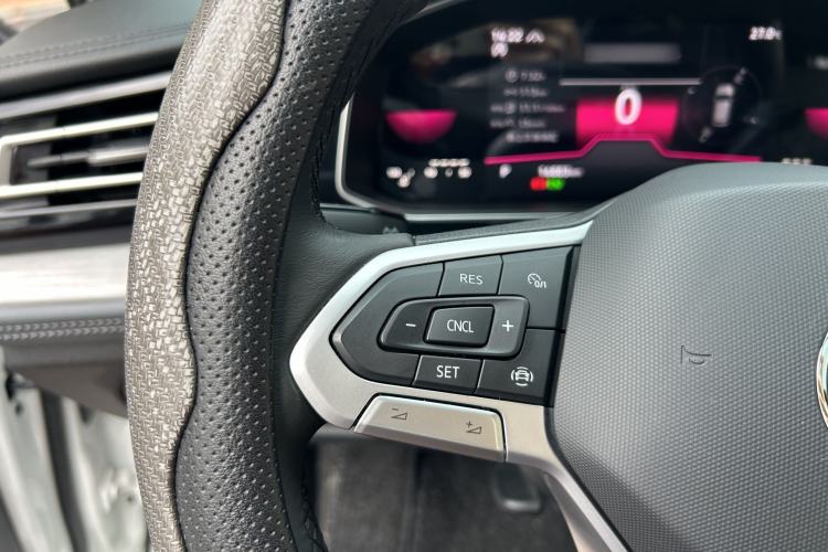 Used Volkswagen Sagitar 2025 300TSI DSG Excellence Edition Interior 12