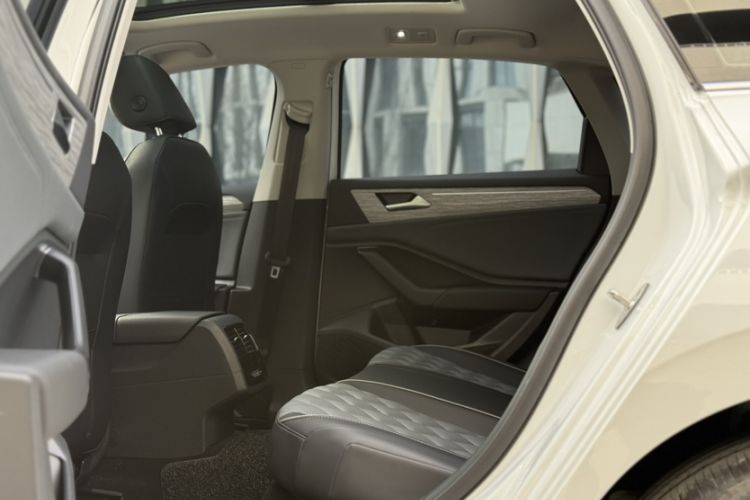Used Volkswagen Sagitar 2025 Revised 300TSI DSG Excellence Edition Interior 2