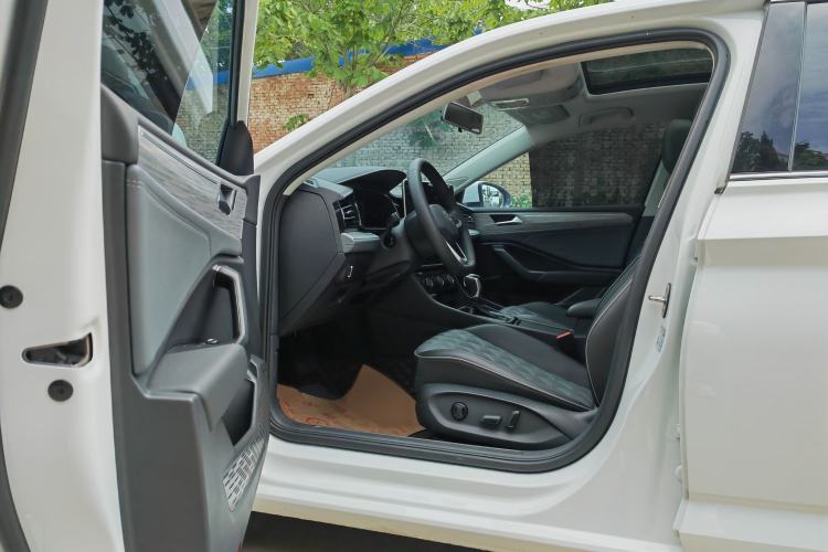 Used Volkswagen Sagitar 2025 Revised Version 2 300TSI DSG Excellence Edition Interior 2