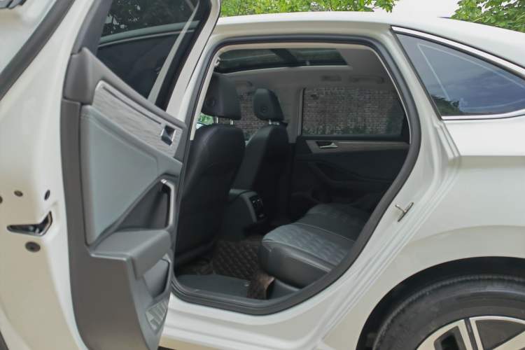 Used Volkswagen Sagitar 2025 Revised Version 2 300TSI DSG Excellence Edition Interior 3