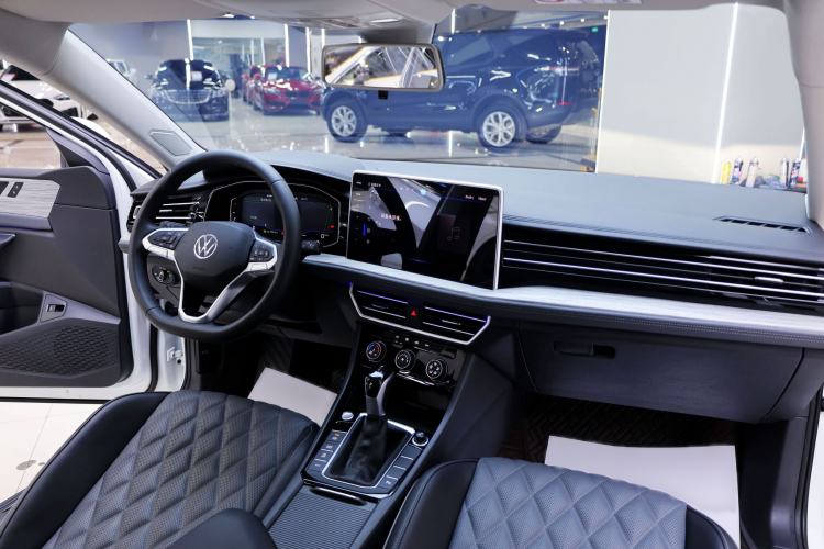Used Volkswagen Sagitar 2025 Revised 300TSI DSG Excellence Edition Interior 4