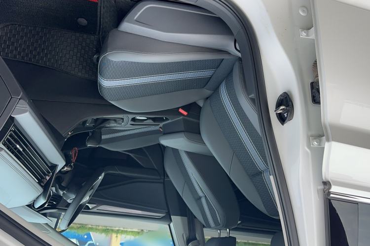 Used Volkswagen Sagitar 2025 300TSI DSG Flyover Edition Interior 5