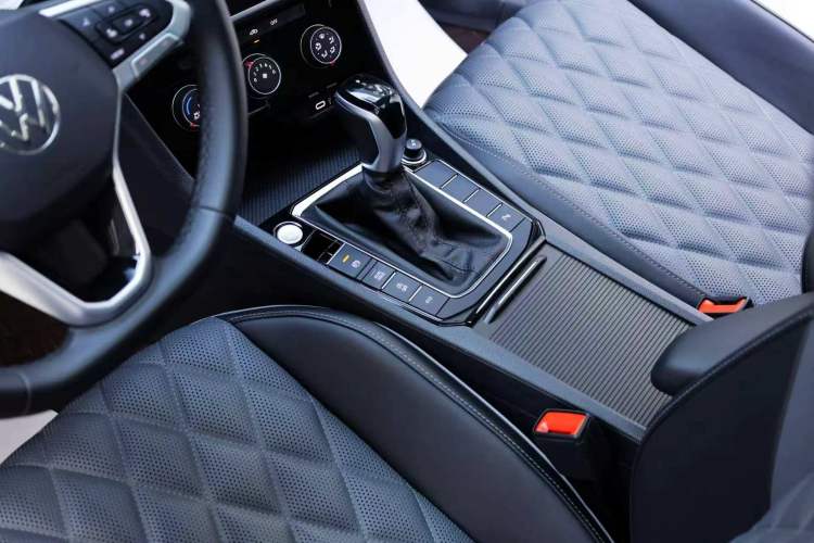 Used Volkswagen Sagitar 2025 Revised 300TSI DSG Excellence Edition Interior 5