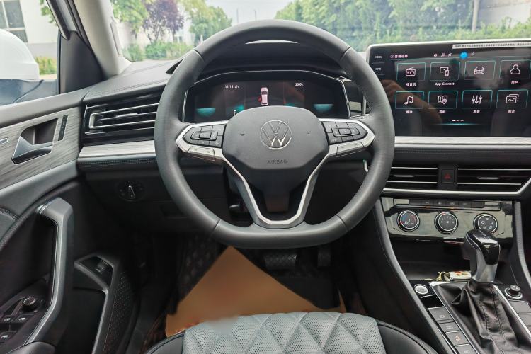 Used Volkswagen Sagitar 2025 Revised Version 2 300TSI DSG Excellence Edition Interior 5