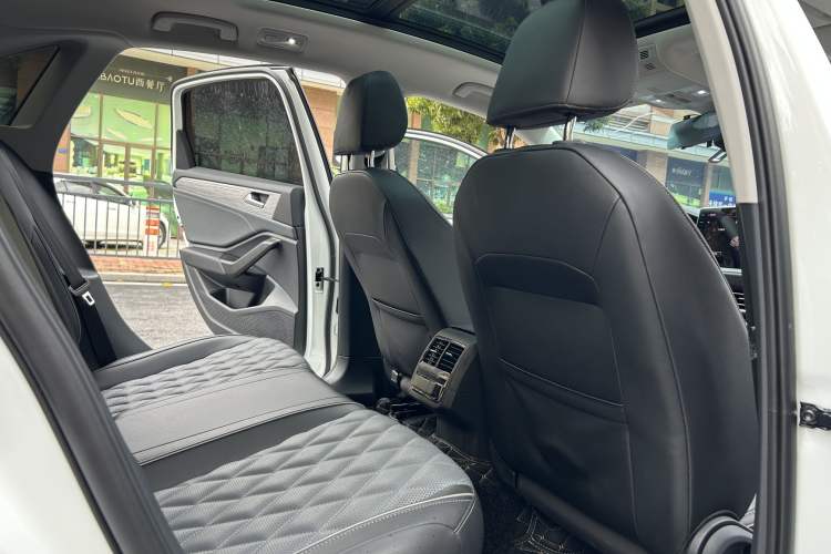 Used Volkswagen Sagitar 2025 300TSI DSG Excellence Edition Interior 6