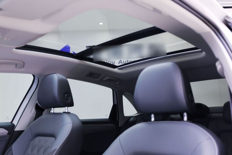 Used Volkswagen Sagitar 2025 Revised 300TSI DSG Excellence Edition Interior 7