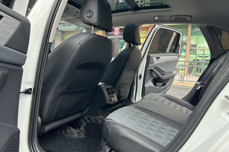 Used Volkswagen Sagitar 2025 300TSI DSG Excellence Edition Interior 7