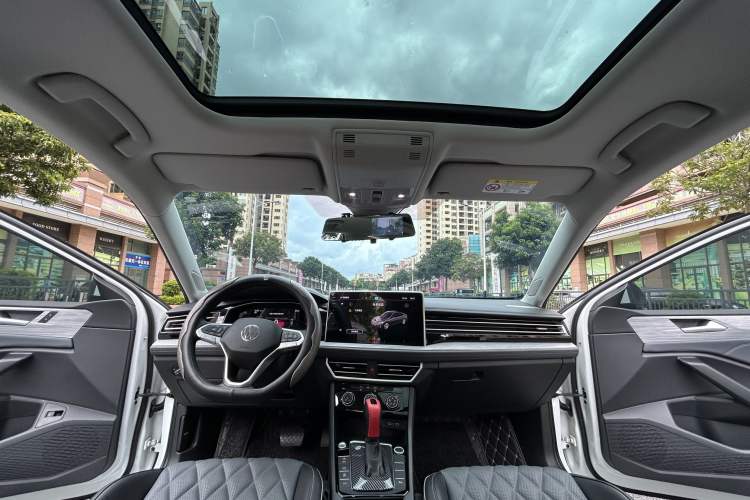 Used Volkswagen Sagitar 2025 300TSI DSG Excellence Edition Interior 9