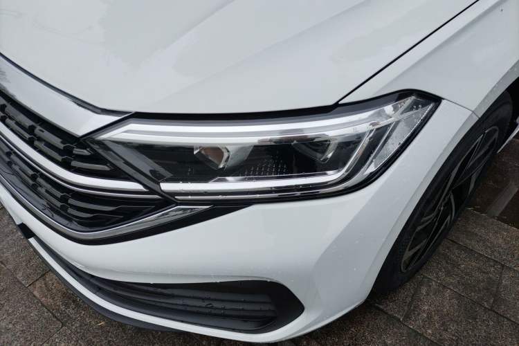Used Volkswagen Sagitar 2025 Facelifted 300TSI DSG Flyover Edition Left Front Headlight