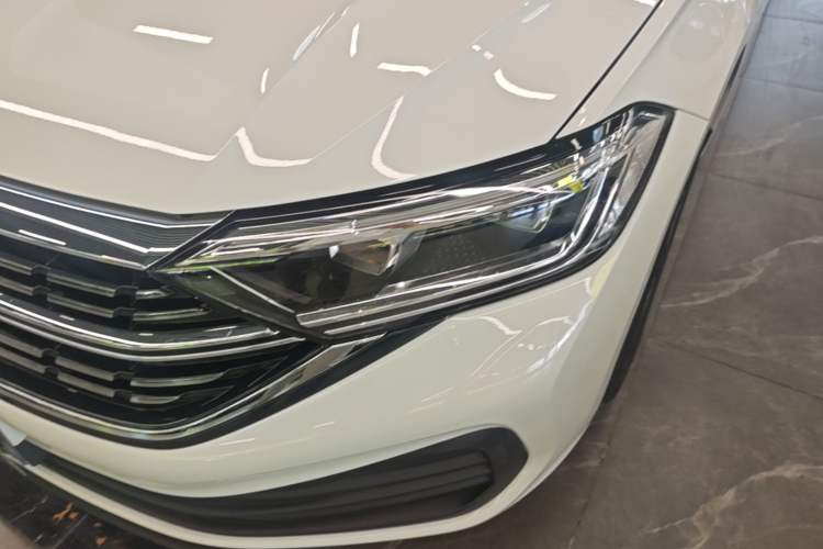 Used Volkswagen Sagitar 2025 Facelifted 300TSI DSG Flyover Edition Left Front Headlight