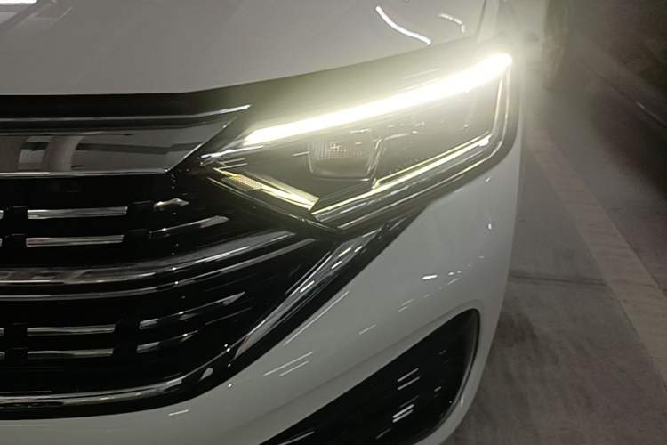 Used Volkswagen Sagitar 2025 300TSI DSG Excellence Edition Left Front Headlight