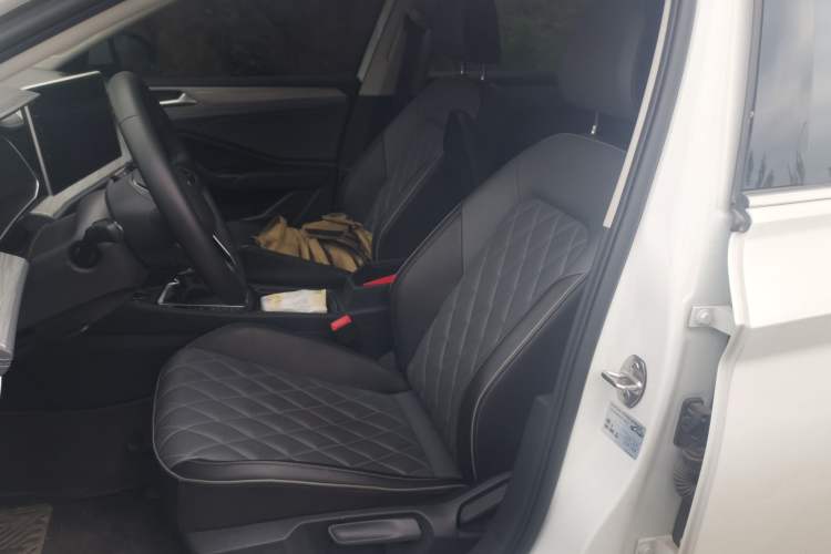 Used Volkswagen Sagitar 2025 300TSI DSG Excellence Edition Left Front Seat