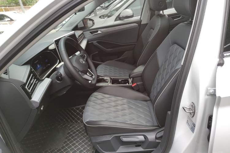 Used Volkswagen Sagitar 2025 Revised 300TSI DSG Excellence Edition Left Front Seat