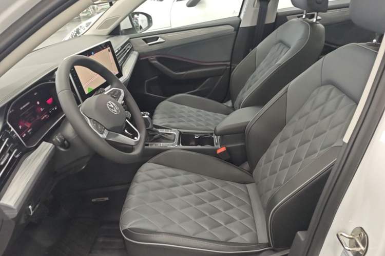 Used Volkswagen Sagitar 2025 300TSI DSG Excellence Edition Left Front Seat